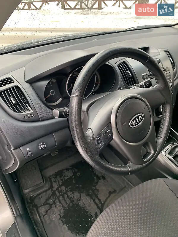 Седан Kia Cerato 2010 в Киеве