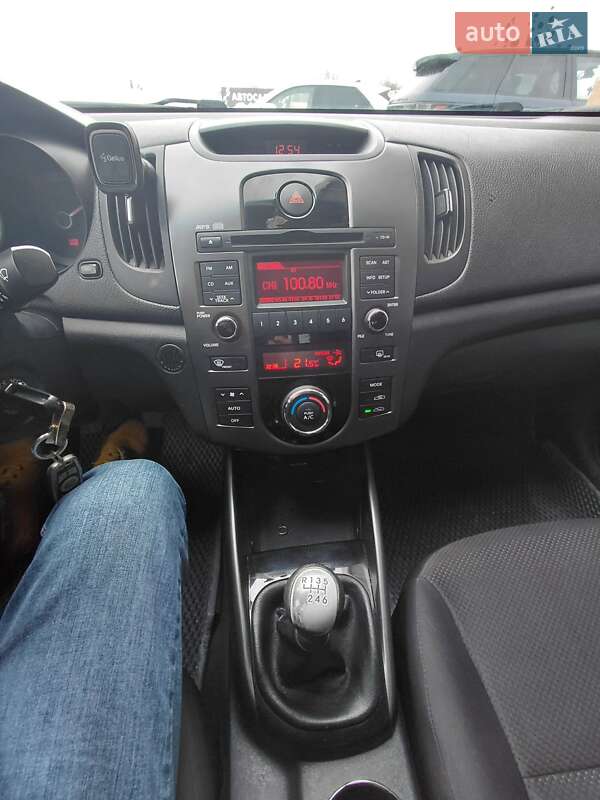 Седан Kia Cerato 2012 в Львове