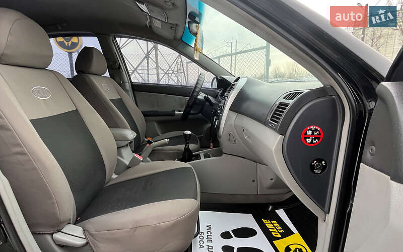 Седан Kia Cerato 2007 в Стрые