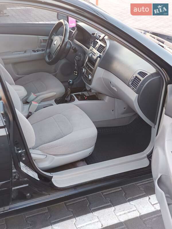 Седан Kia Cerato 2006 в Новом Буге