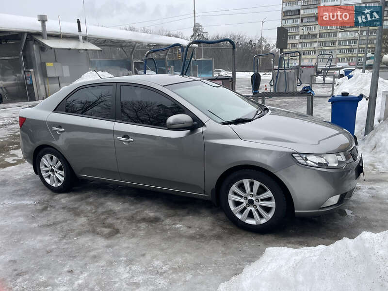 Седан Kia Cerato 2011 в Киеве фото 2 Седан Kia Cerato 2011 в Киеве