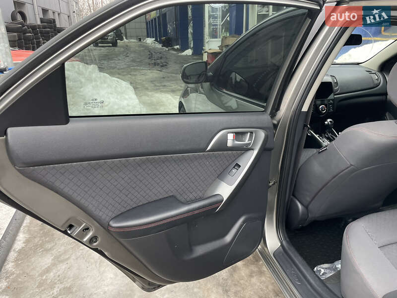 Седан Kia Cerato 2011 в Киеве фото 18 Седан Kia Cerato 2011 в Киеве