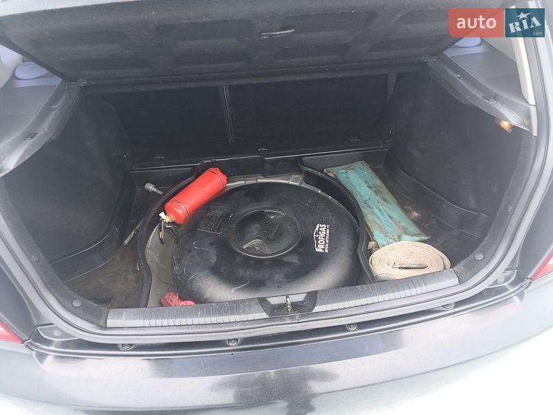 Хэтчбек Kia Cerato 2006 в Обухове