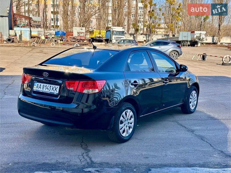 Седан Kia Cerato 2009 в Киеве