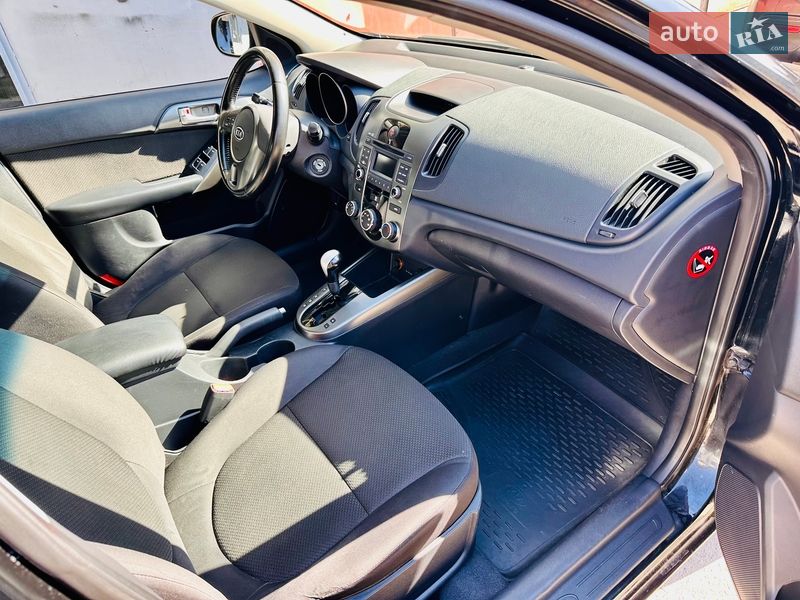 Седан Kia Cerato 2009 в Киеве