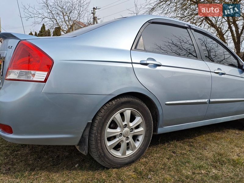 Седан Kia Cerato 2007 в Гусятине