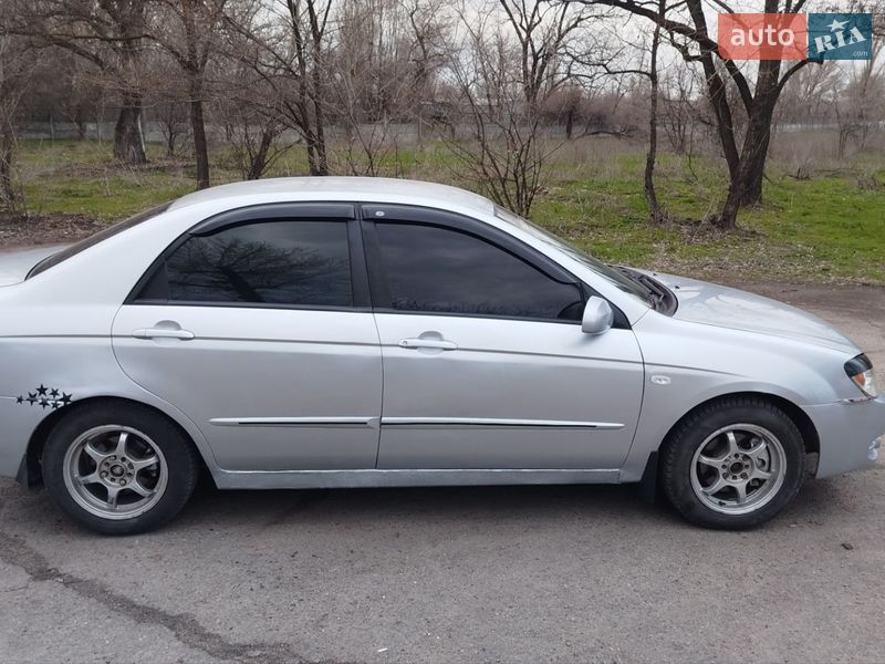 Седан Kia Cerato 2006 в Каменском