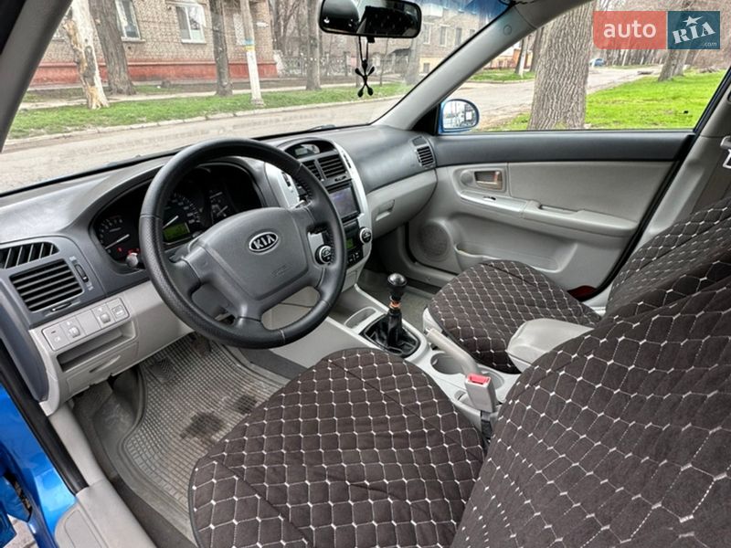 Седан Kia Cerato 2008 в Каменском