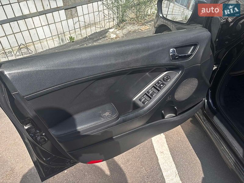 Седан Kia Cerato 2013 в Днепре