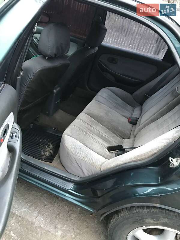 Седан Kia Clarus 1998 в Люботине