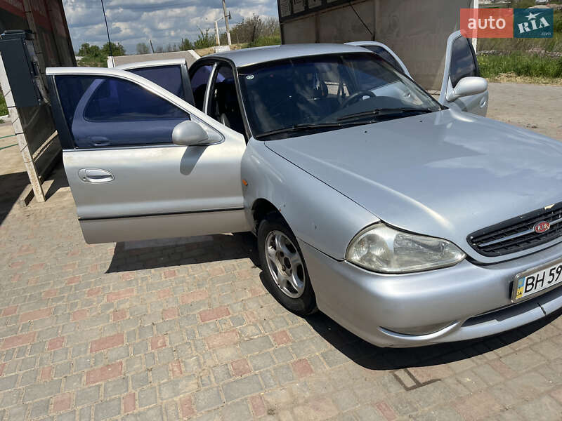 Седан Kia Clarus 2000 в Болграде