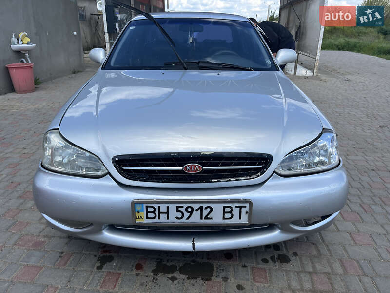 Седан Kia Clarus 2000 в Болграде
