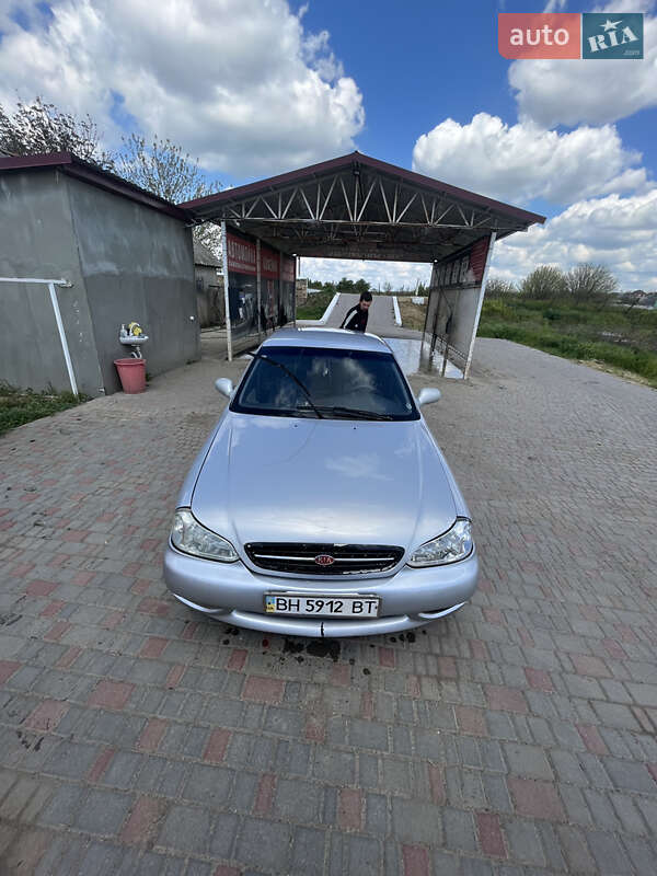 Седан Kia Clarus 2000 в Болграде