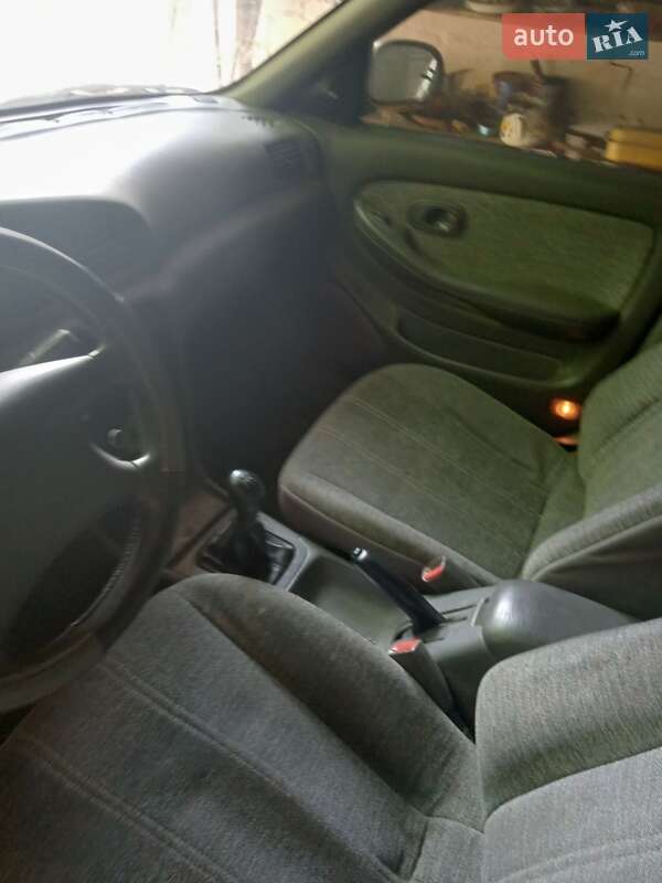 Седан Kia Clarus 1997 в Кривому Розі