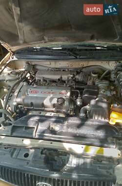 Седан Kia Clarus 1997 в Кривом Роге