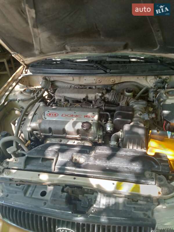 Седан Kia Clarus 1997 в Кривом Роге