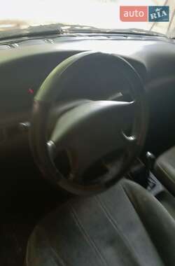 Седан Kia Clarus 1997 в Кривом Роге