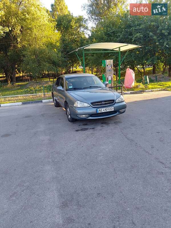 Седан Kia Clarus 1998 в Дніпрі