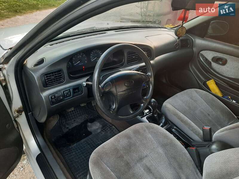 Седан Kia Clarus 1998 в Теребовлі