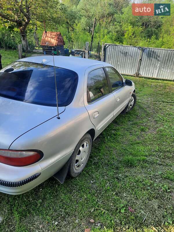 Седан Kia Clarus 1998 в Теребовлі