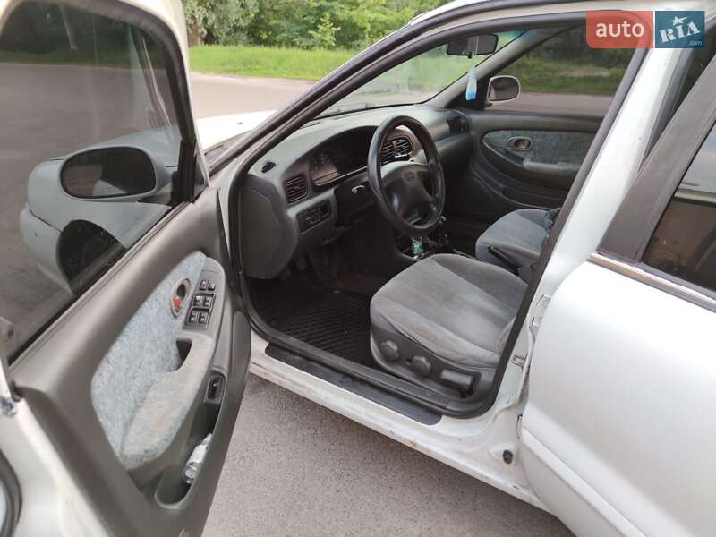 Універсал Kia Clarus 2000 в Чернігові