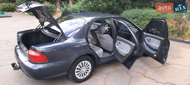 Седан Kia Clarus 1999 в Николаеве