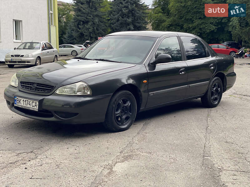 Седан Kia Clarus 1998 в Ровно