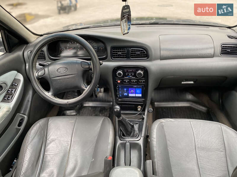 Седан Kia Clarus 1998 в Ровно