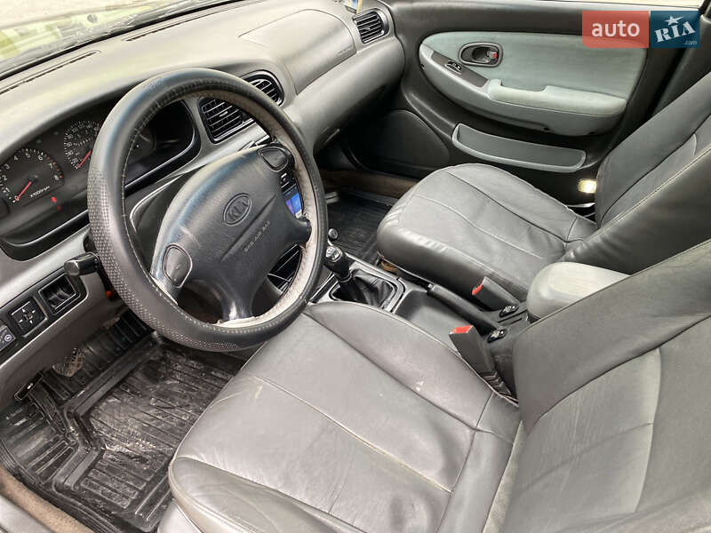 Седан Kia Clarus 1998 в Ровно