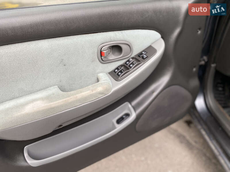 Седан Kia Clarus 1998 в Ровно