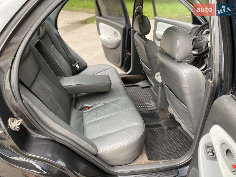 Седан Kia Clarus 1998 в Ровно