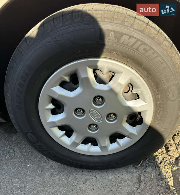 Седан Kia Clarus 1997 в Киеве