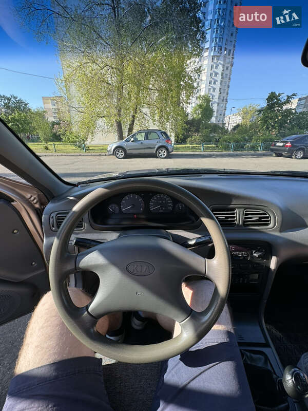 Седан Kia Clarus 1997 в Киеве