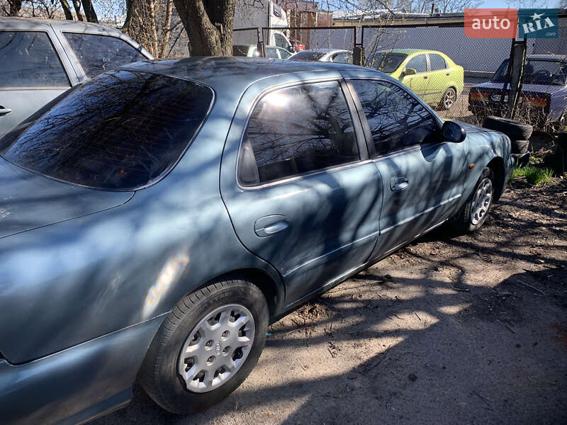 Седан Kia Clarus 1998 в Чернигове