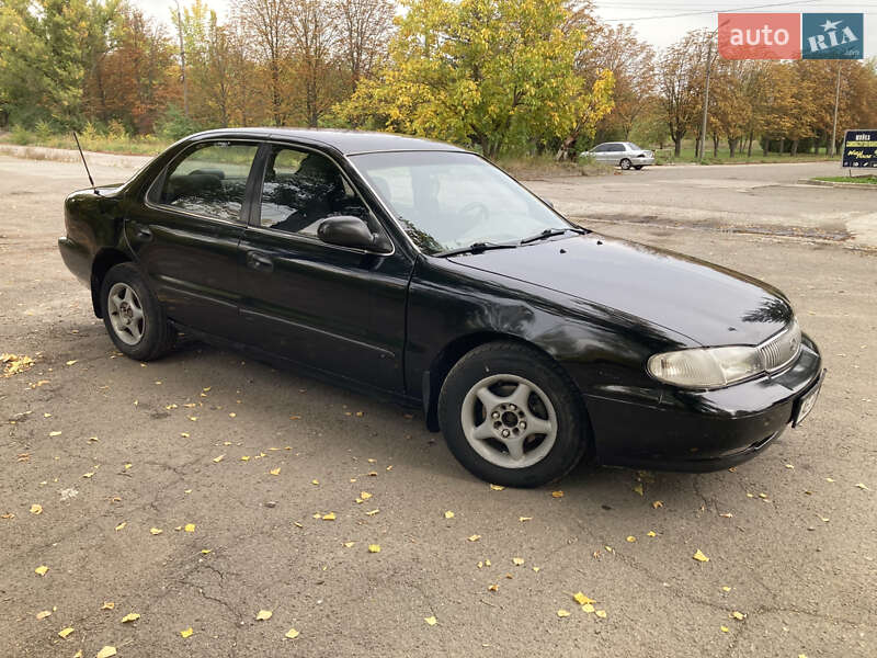 Седан Kia Clarus 1997 в Кривом Роге