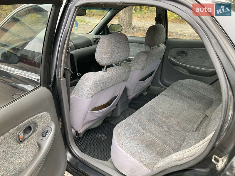Седан Kia Clarus 1997 в Кривом Роге