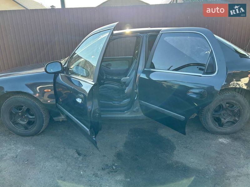 Седан Kia Clarus 1998 в Луцьку