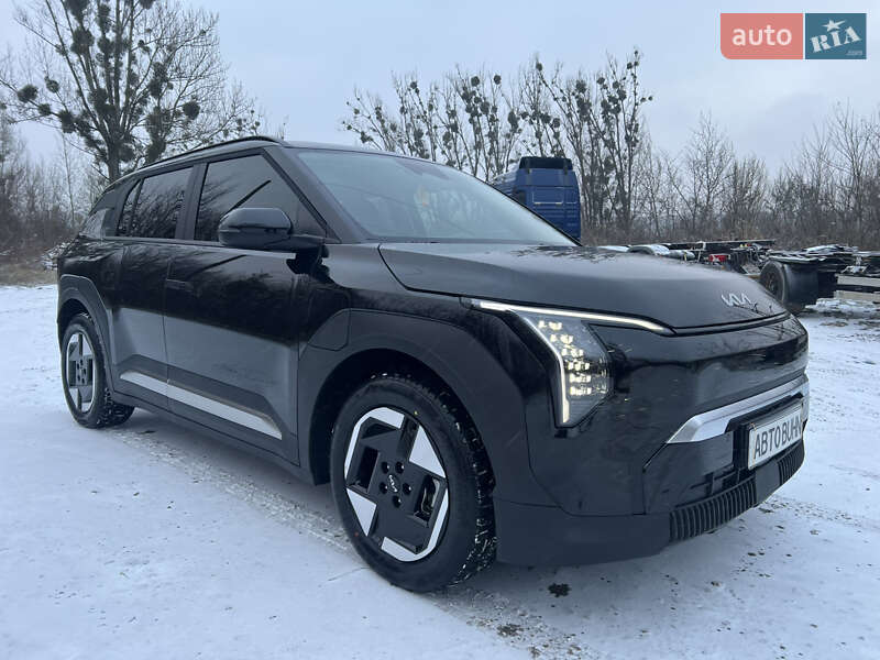 2025 KIA EV3, VIN KNAFD81A0S6052780:plate — фото 1 (autoria)