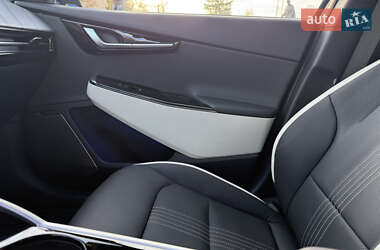 Позашляховик / Кросовер Kia EV6 2024 в 