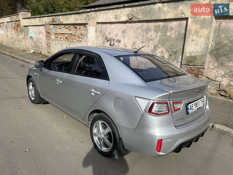 Седан Kia Forte 2010 в Черновцах