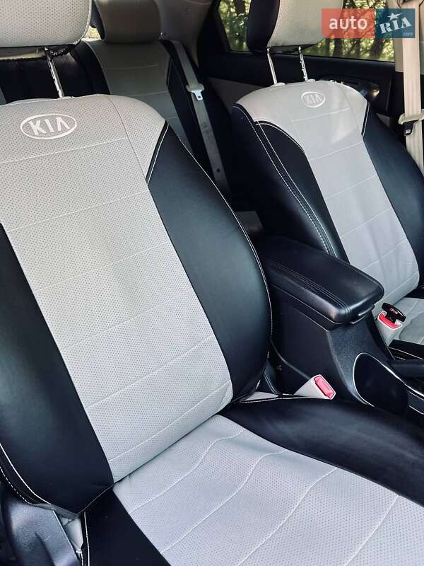 Седан Kia Forte 2012 в Новомосковске