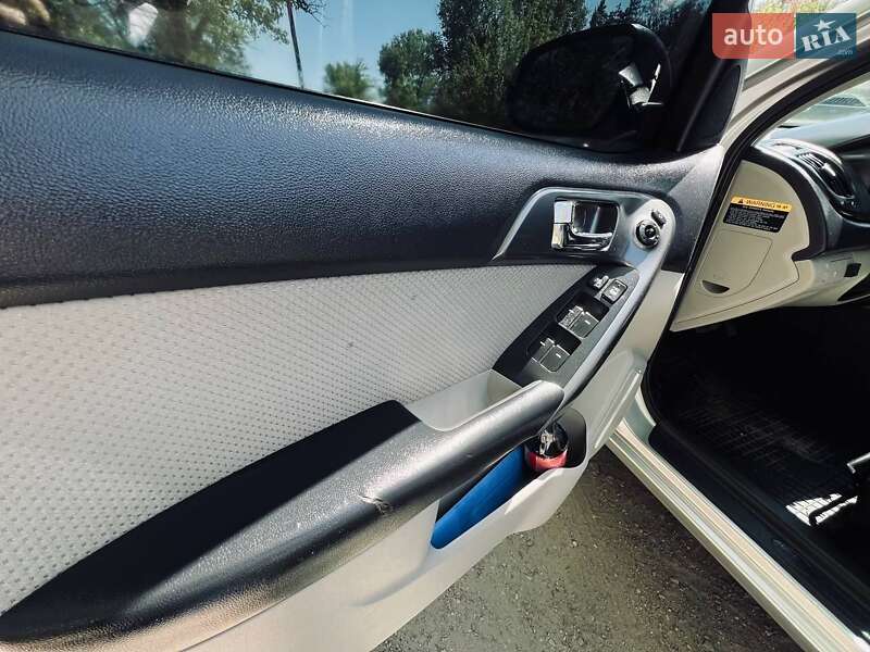 Седан Kia Forte 2012 в Новомосковске