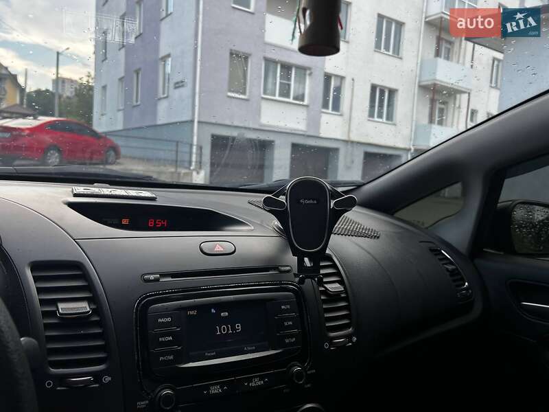 Седан Kia Forte 2016 в Хмельницком