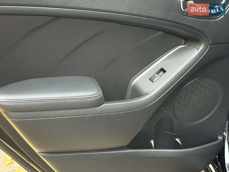 Хэтчбек Kia Forte 2016 в Киеве фото 20 Хэтчбек Kia Forte 2016 в Киеве