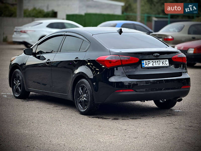 Седан Kia Forte 2015 в Запорожье