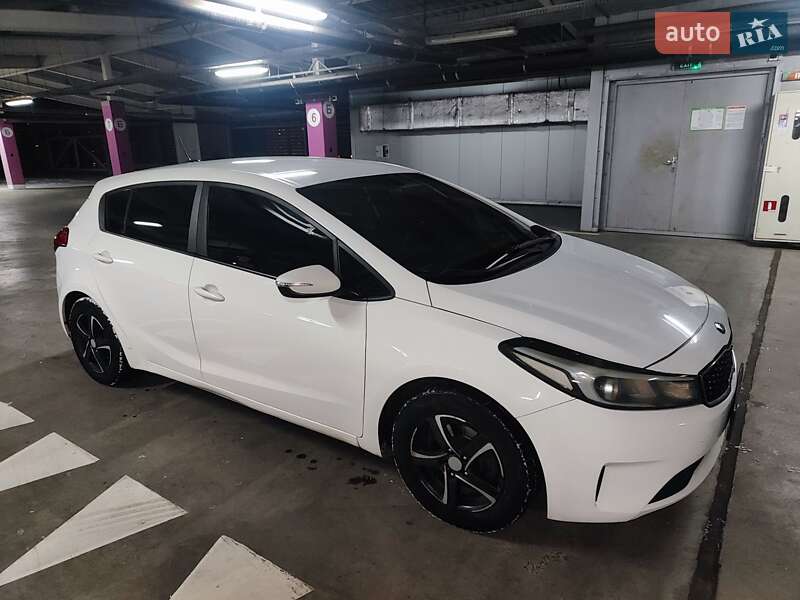 Хэтчбек Kia Forte 2016 в Киеве