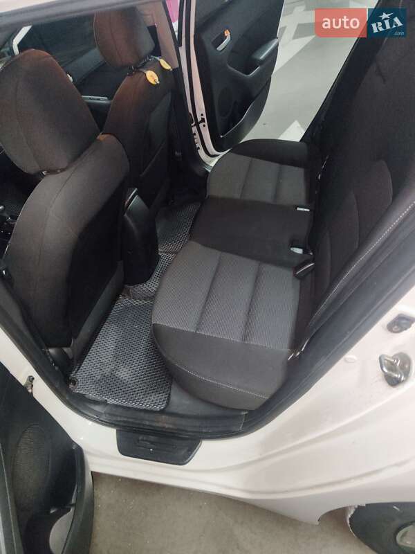 Хэтчбек Kia Forte 2016 в Киеве