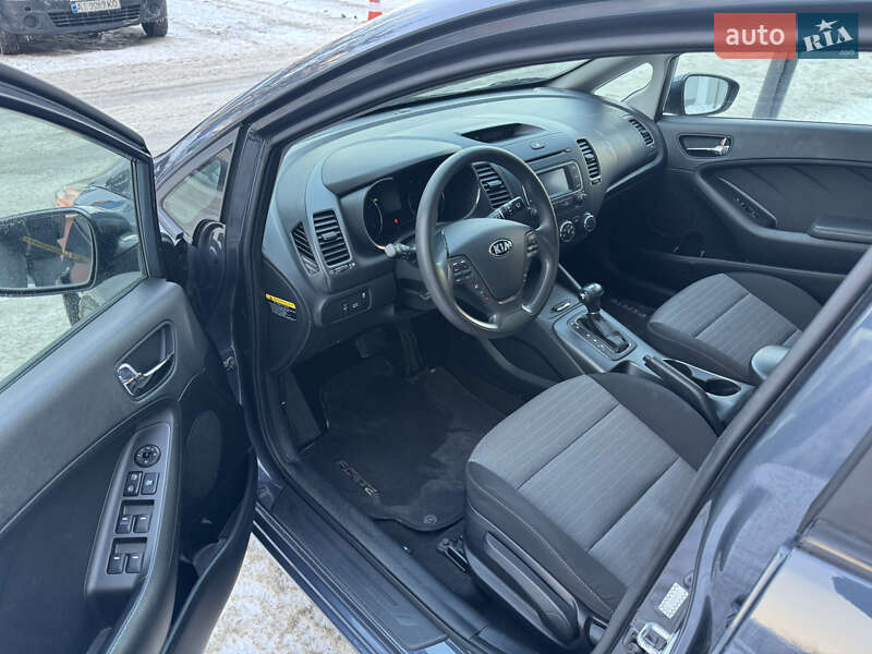 Хэтчбек Kia Forte 2015 в Киеве