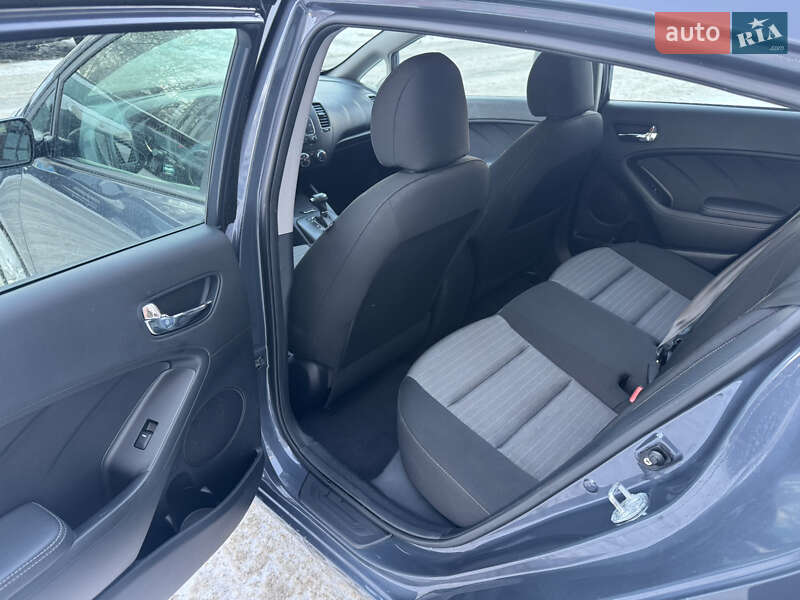 Хэтчбек Kia Forte 2015 в Киеве