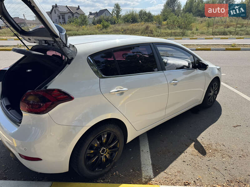 Хэтчбек Kia K3 2013 в Киеве